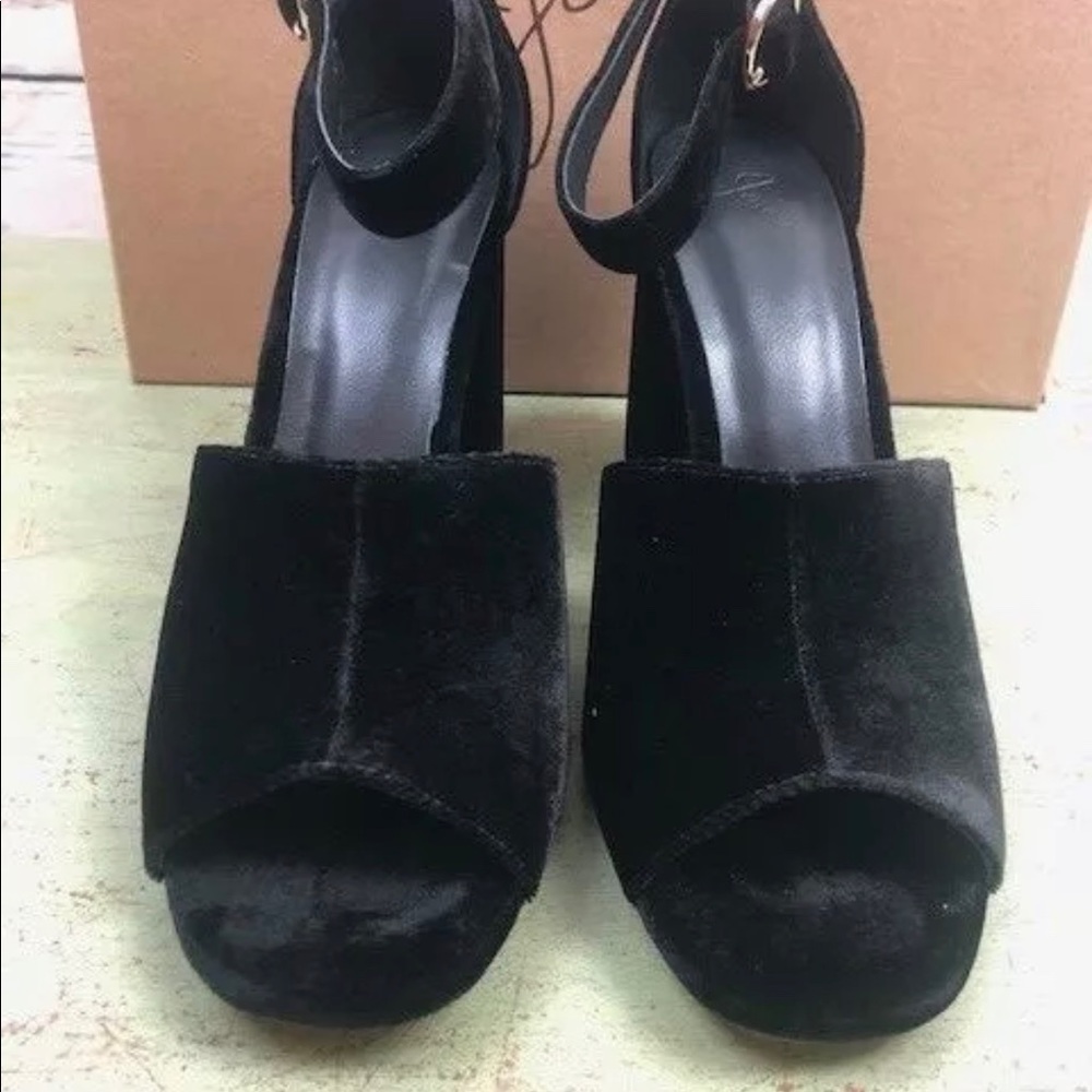 ✨New JOIE Lahoma black velvet strappy heels - Picture 7 of 8